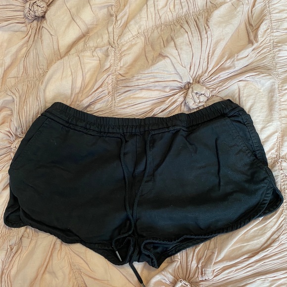 Aritzia community shorts! - Picture 1 of 3